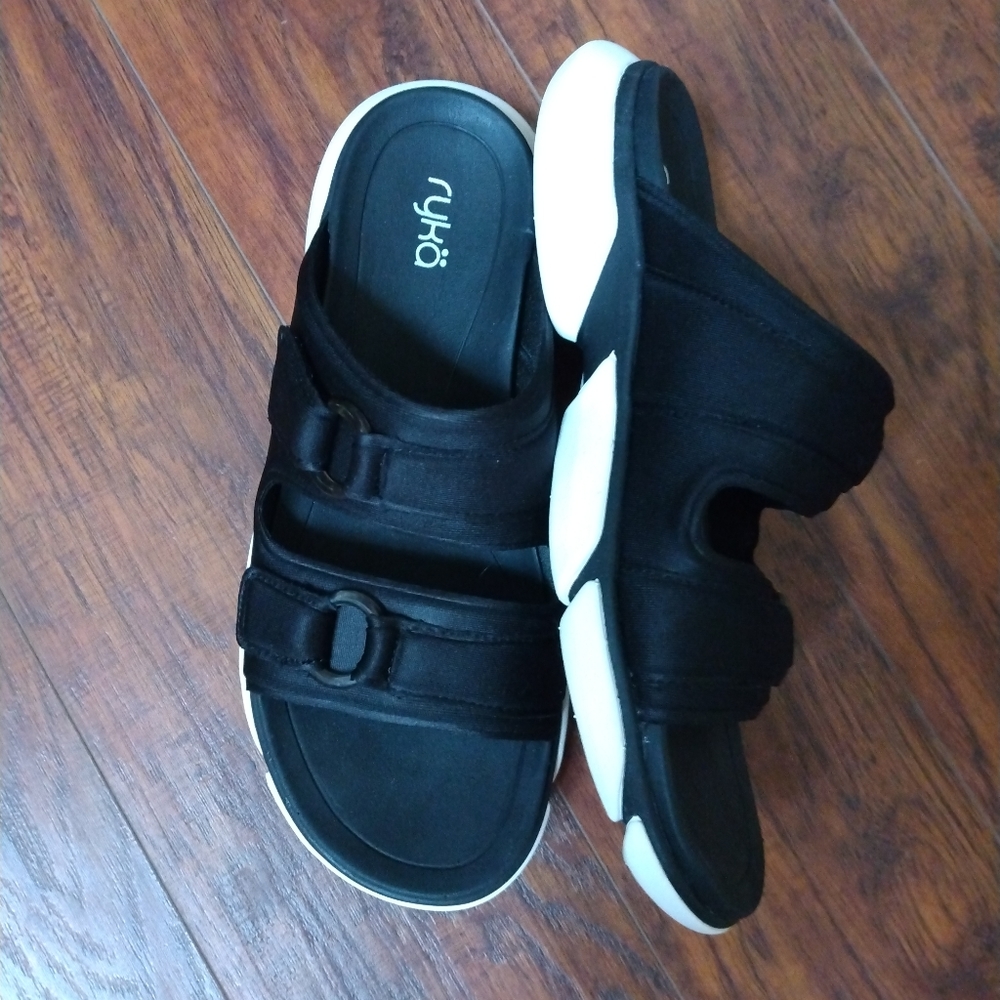 👠$25 SALE! Ryka Slides